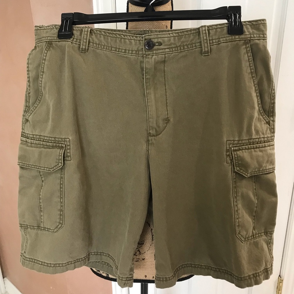 Izod Cargo Shorts, size 36